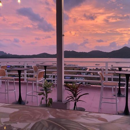 Sunburn Suites And Rooftop Bar コロン エクステリア 写真