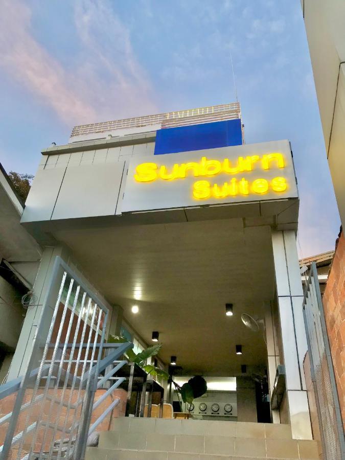 Sunburn Suites And Rooftop Bar コロン エクステリア 写真